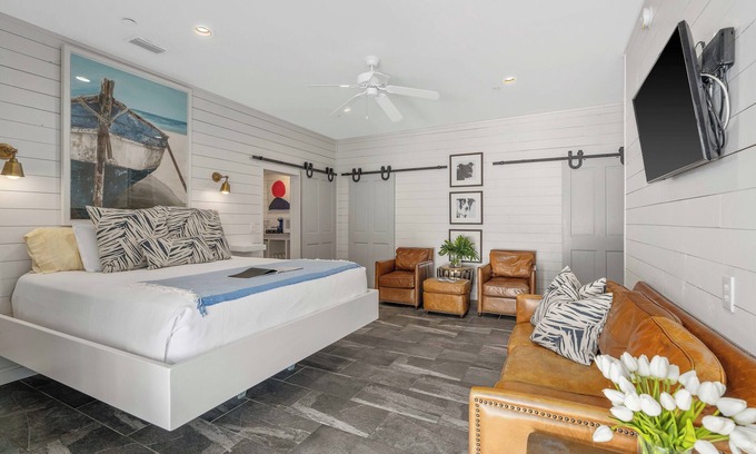 Fairhope Hotel | NEW! Fairhope’s most unique and spacious . Families, couples and pet friendl