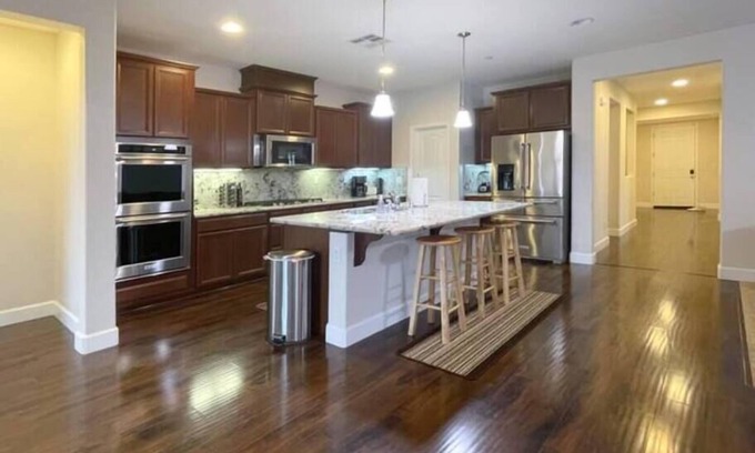 Lincoln House | New Family home +Pool+Hot Tub