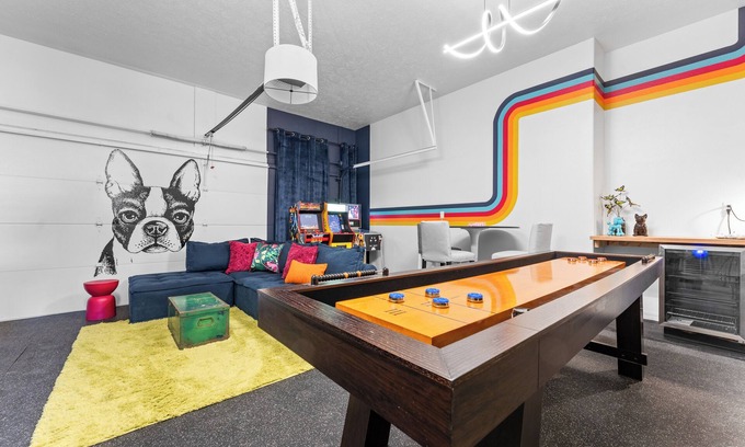 Branson West House | New GAME ROOM! 5min to SDC ▪ Golf ▪ 3 Pools ▪ Pool Table ▪ Air Hockey ▪Fireplace