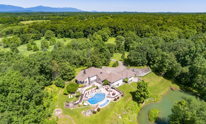 Rhinebeck House | NEW! Gated 21 Acre Modern Luxury Estate Heated Pool Hot Tub Gym Movie Theater.