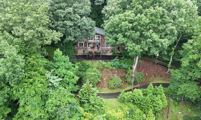 Maggie Valley Cabin | *New | Golf Course + Mountain Views | Hot Tub | Minutes to everything!