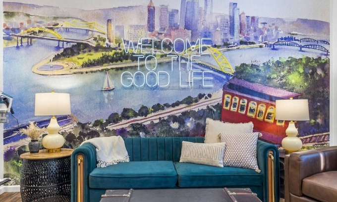 South Oakland House | NEW Gorgeous 4bd near universities Hot tub + Games