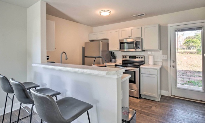 Greer House | NEW! Greer Getaway w/ Smart TV ~ 1 Mi to Dtwn!