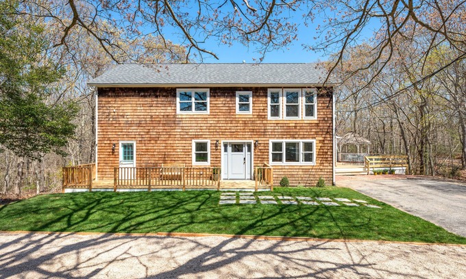 Noyack House | New Hamptons House in Sag harbor + Pool + 8 bedroom