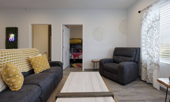 Historic Edgefield Condo | New! Hippy Haven Suite in East! 4bd!