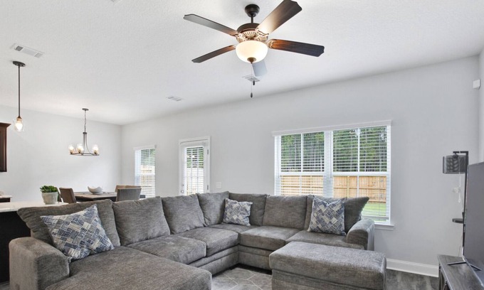 Fleming House | New Home 3 minutes to Ft Stewart