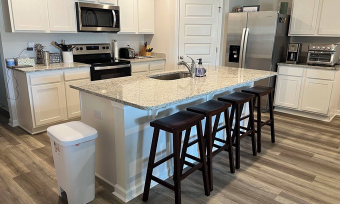 Florida Panhandle House | New home 4 bed 2 bath fully furnished. 16 miles from beach .