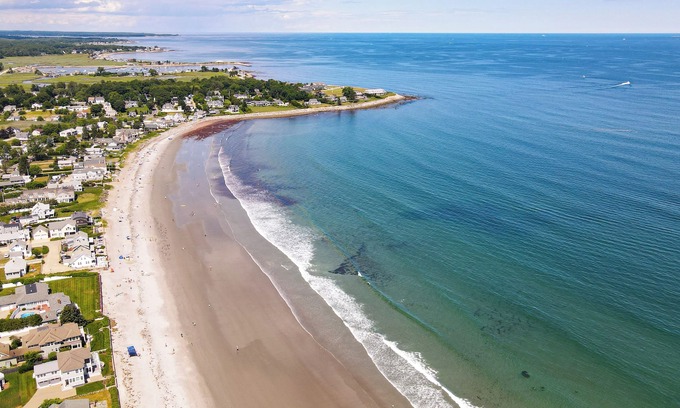 Rye House | NEW HOME! Sleeps 10 4Bdrm/4Bath PRIVATE LOT- Jenness Beach Gem!