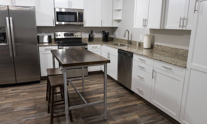 Manila House | New home sleeps 10, open floor plan & amazing view