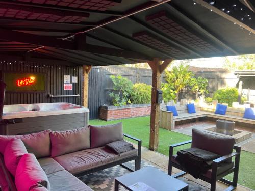 Skegness Cabin | NEW Hot tub, 2 bedroom Luxury Woodlands Lodge