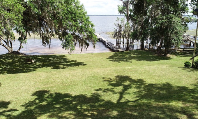 Waldo House | New House Rental! 6 Acres on Lake Santa Fe, 4BR 3BA, 192 Feet of Lake Frontage!