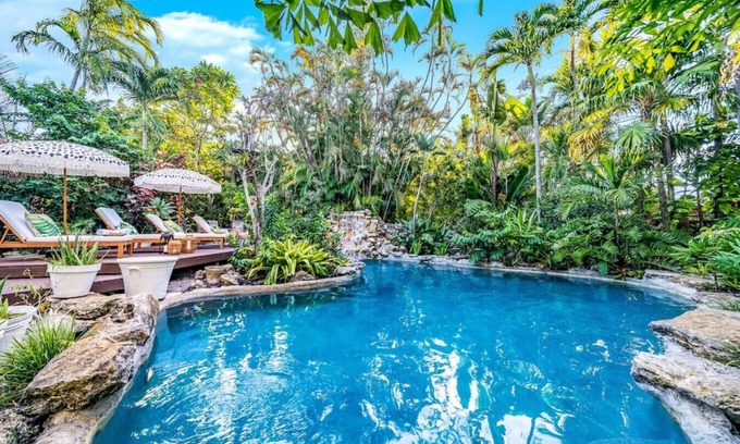 South Middle River House | NEW! HTD POOL/HOT TUB/10MIN TO BEACH & AIRPORT