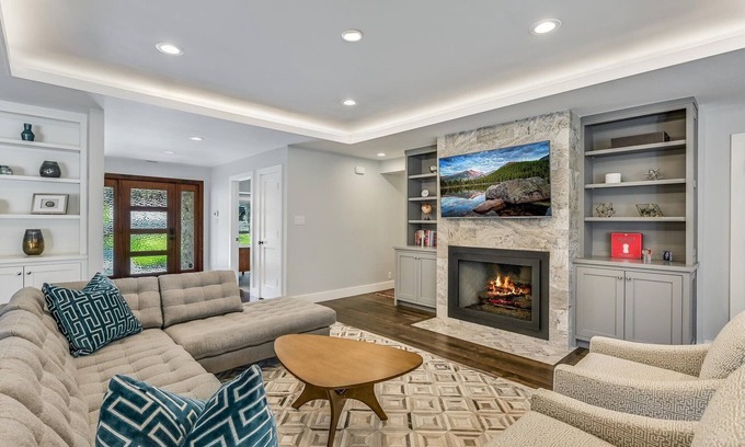 Countryside House | NEW I Above Austin Metro | 5 mi to downtown | Sleeps 14 I Services