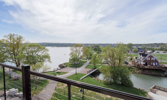 Canandaigua Condo | New Lakefront 2 bedroom Condo on North end of Canandaigua Lake