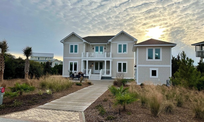 Bald Head Island House | NEW LISTING! 6 bedrooms, 2 fridges, 2 dishwashers, lots of custom amenities!