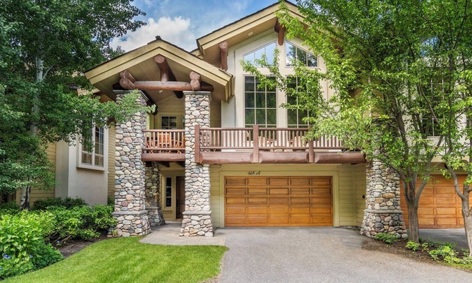 Ketchum House | New Listing! Central Park Townhome Minutes to Downtown, Trails and River Run