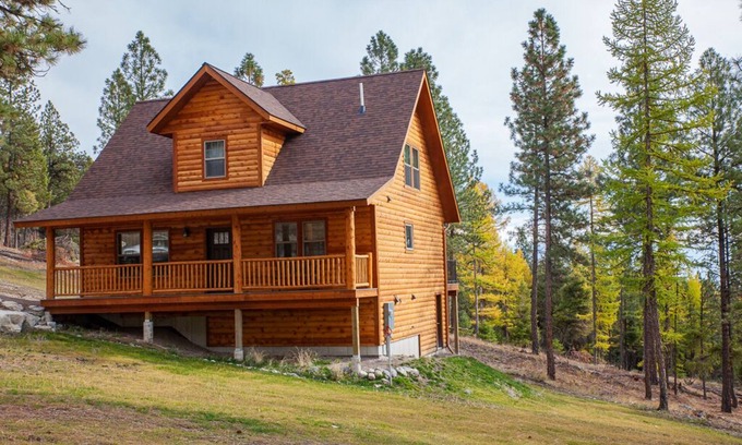 Somers Cottage | NEW LISTING! EXCEPTIONAL 3 BEDROOM 2 BATH CABIN IN THE WOODS