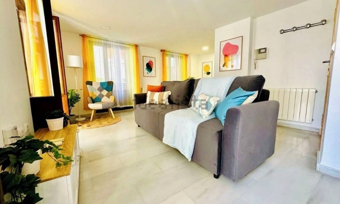 Ciutat Vella Apartment | NEW Listing Flat Stiyled 1-bedroom apartment with AC, WiFi in Center València