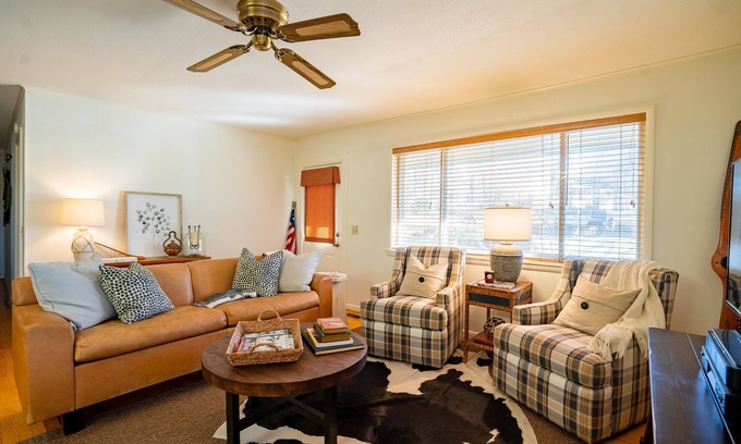 Greers Ferry House | New Listing! Has Relaxing Screened Porch, Steps from Greers Ferry Lake!