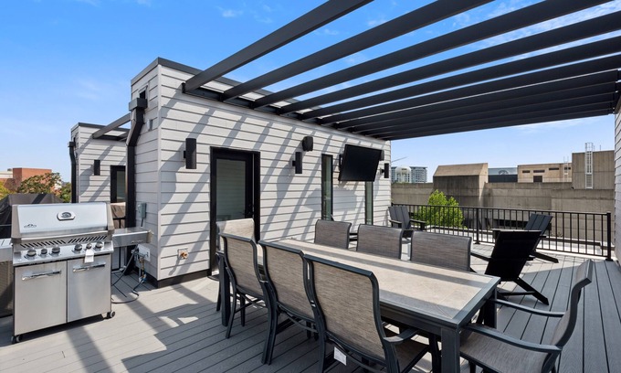 Iowa City House | NEW LISTING! New Modern Townhome with Rooftop Patio by RedAwning