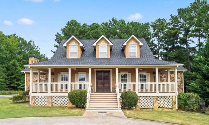 Church Street House | New! Luxe Family-Friendly Staycation Sleeps 16+