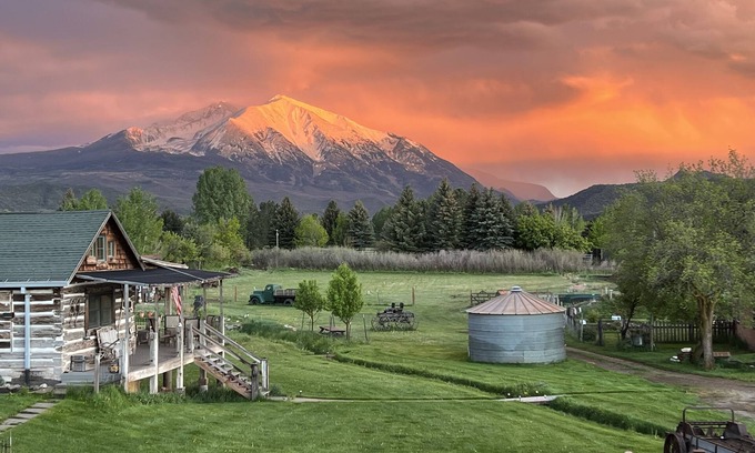 Carbondale House | New Luxury 3BR Townhome -Mt. Sopris View & Hot Tub