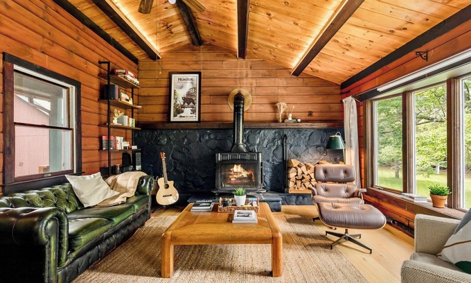 Jewett Cabin | NEW:Luxury 4BR Log Cabin surrounded by trees in Hunter. Near Hiking & Waterfalls
