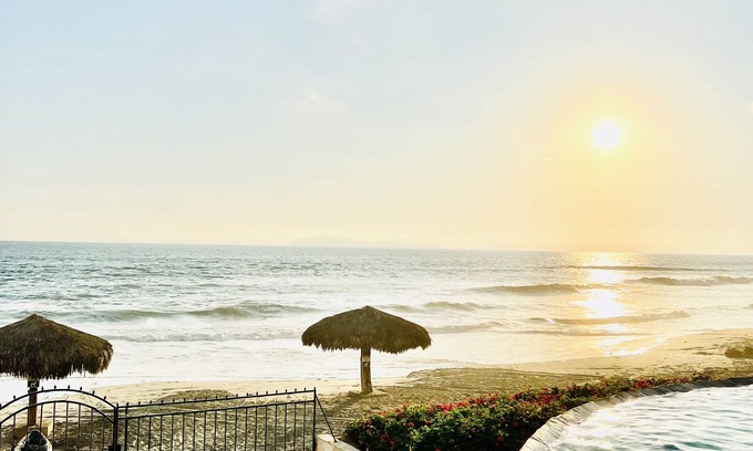 Rosarito House | New Luxury Beachfront Condo in Mar y Sol- Just 6 min away from Papa's & Beer!