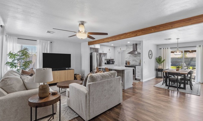 Pomelo Park House | NEW Luxury Escape - 10 min to Scottsdale - Firepit