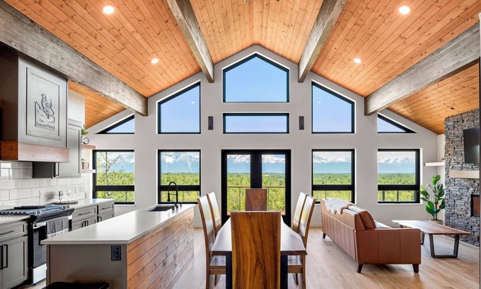 Gateway House | *NEW* Luxury Living close to popular hiking & skiing in Palmer Wasilla