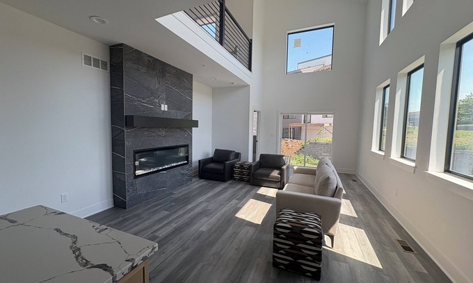 Olathe House | NEW Luxury townhome w/excellent location