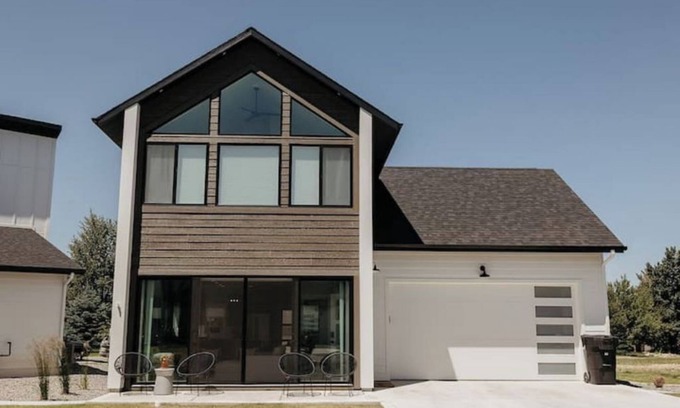 Red Lodge House | New + Modern 3BR House