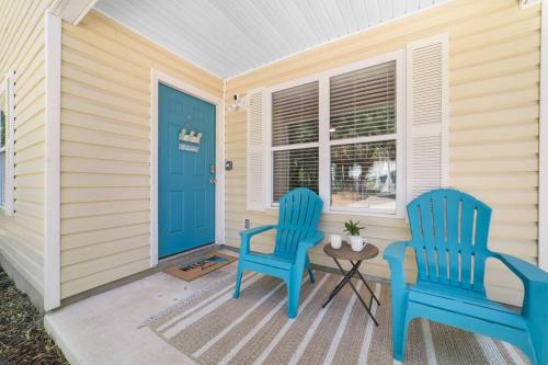 St. Augustine House | NEW Modern Bungalow Close to Downtown! Fully Fenced Yard