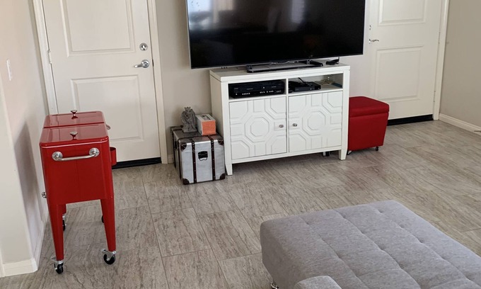 Southwest Anaheim House | New Modern House