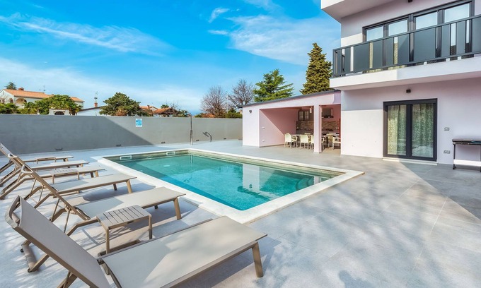 Mali Maj Villa | New modern stylish villa with outdoor pool