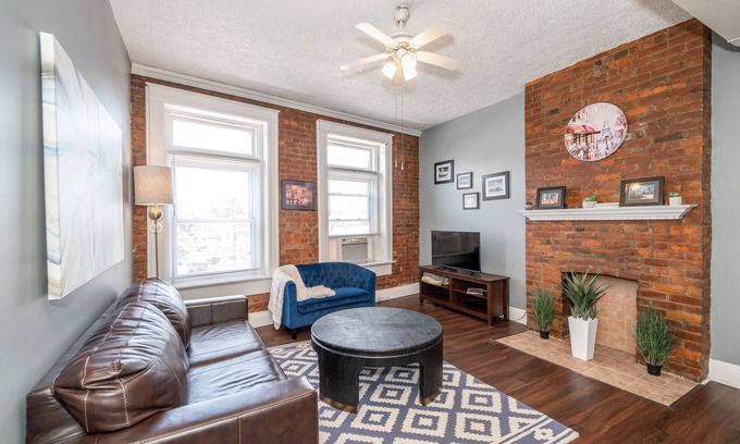 Newport Condo | *New* Monmouth Loft 1 | City Chic 1 BDR