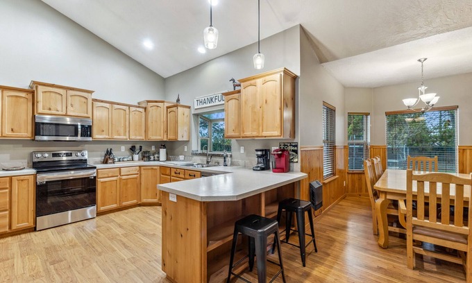 Donnelly House | New! Our Piece of Idaheaven - Hot tub - Pet ok- Fenced yard - Garage - Patio