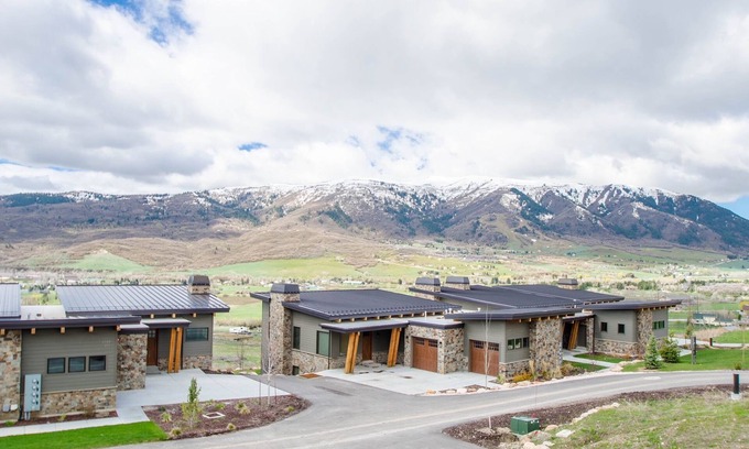Eden House | New Powder Mountain Modern Retreat w/private Hot tub