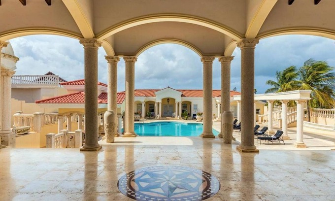 Malmok Apartment | NEW Premium Luxury 2BR 3BA Pool House