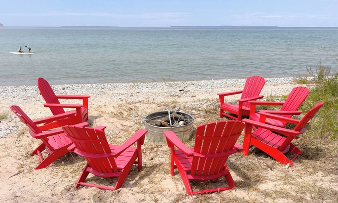 Lake Leelanau House | NEW Private Lake Michigan beach house on Good Harbor Bay, minutes from Leland!