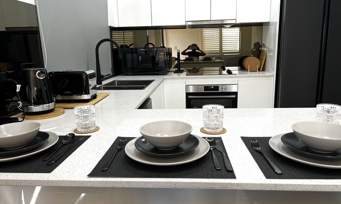 Regents Park Apartment | New Private Luxury Granny Flat, 10 min from Sydney Olympic Park