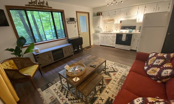 Highlands Apartment | NEW Private suite in Highlands