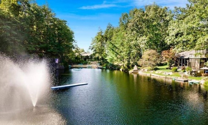 Milford House | NEW ~Quarry Lakefront~unique hideaway