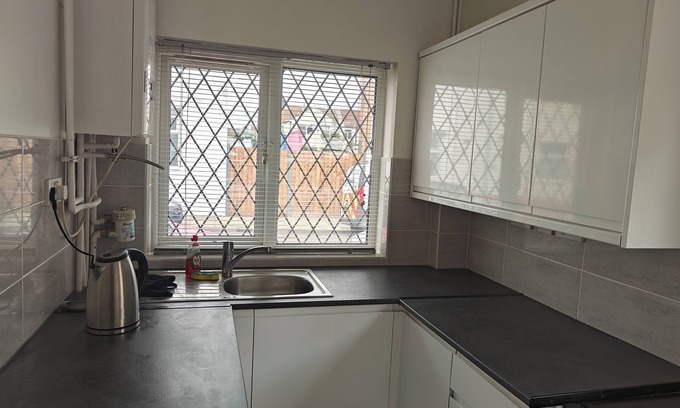 Portsmouth House | New Refurbished Home in Residential Area.