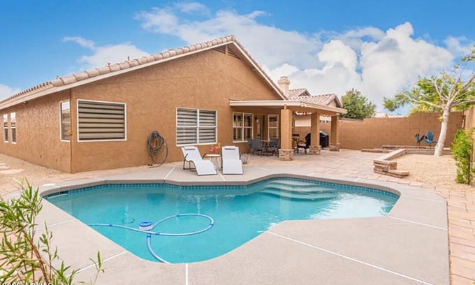 Peoria House | New Remodel minutes from Lake, Sports and Arrowhead Ranch