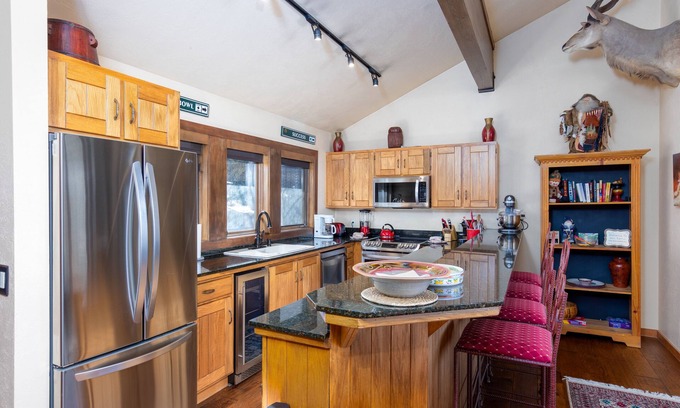 Deer Valley House | New Remodeled interior plus outside updated in Upper DV walk to Silver Lake
