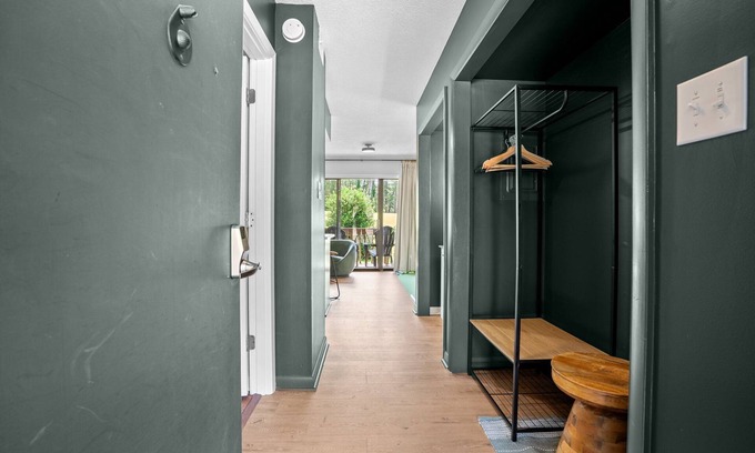 Pinehurst Condo | NEW reno! Walk to Pinehurst CC, The Cradle and enjoy the indoor putting green!