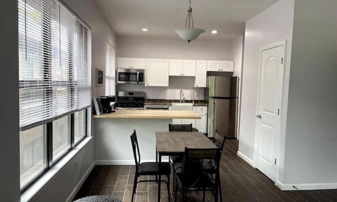 Detroit Apartment | New Renovated Condo -Nardin Park Unit D