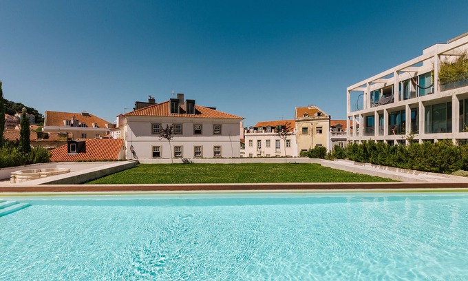 Santa Maria Maior Apartment | NEW! RENT4REST Graca 2Bdr Pool Castle View & Park