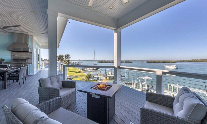 Englewood South House | New Rental West Facing House on Lemon Bay, Pool Spa, Pet Friendly 4 miles from Gulf Beaches